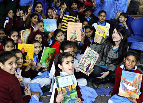Happy Kids in Pakistan holding Hoopoe books