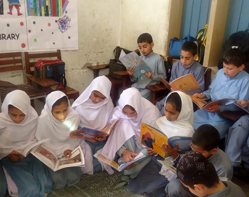 Girls and boys in Pakistan reading Hoopoe Books