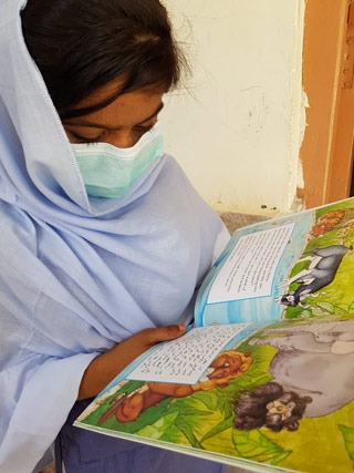 Girl in rural Sindh with Hoopoe books
